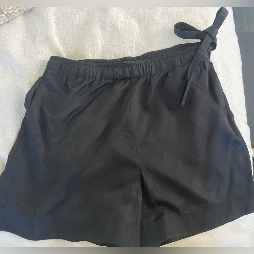 Helmut Lang Women's Black Tie-Waist Shorts medium